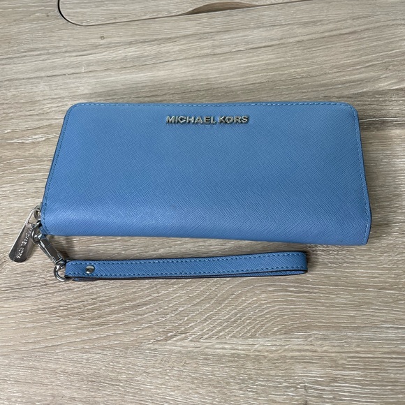 Michael Kors Continental Wallet - Picture 3 of 14